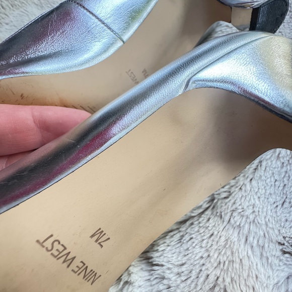 Nine West Womens Andes Silver Faux Leather Kitten Heel Pumps Shoes size 7 - Picture 4 of 8
